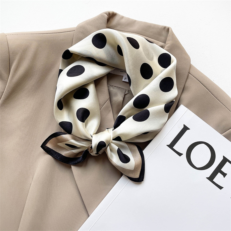 Women Fashion Necktie - 여성용 순수 실크 스카프, 작은 사각형