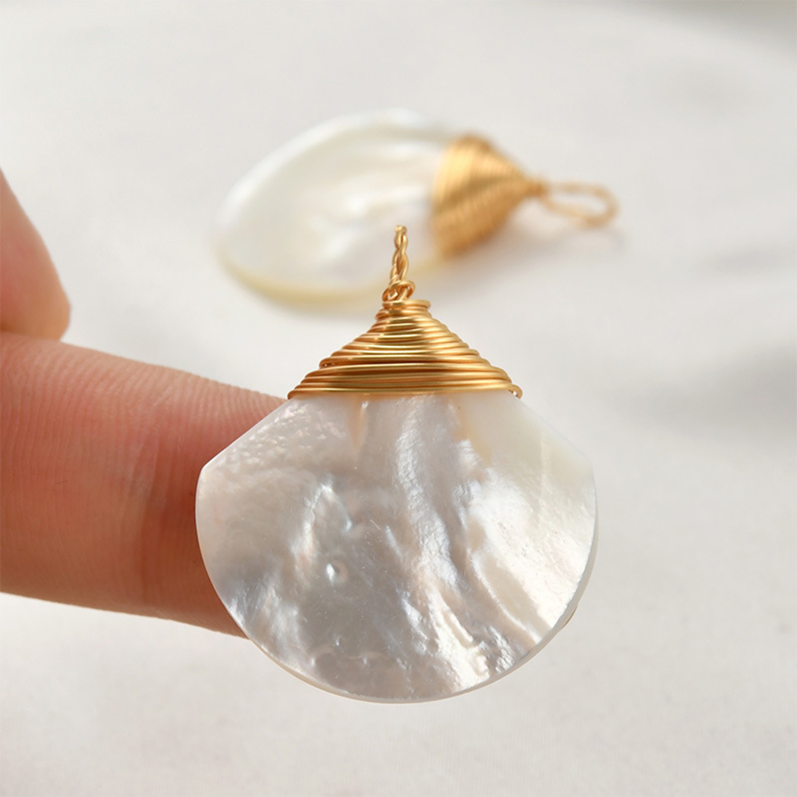 여성용 황동 참 골드 컬러 와이어 래핑 화이트 바로크  - Women'S Fashion Earrings 리뷰 및 가격