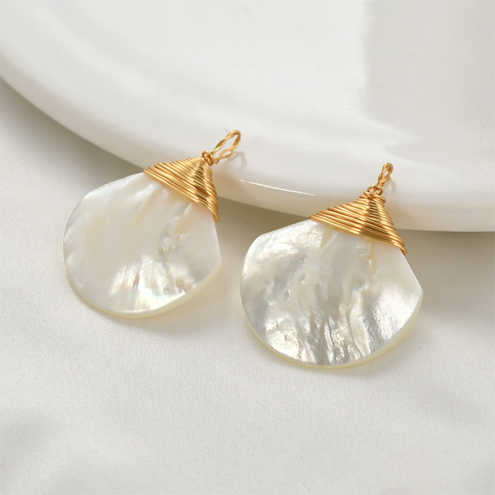 여성용 황동 참 골드 컬러 와이어 래핑 화이트 바로크  - Women'S Fashion Earrings 리뷰 및 가격